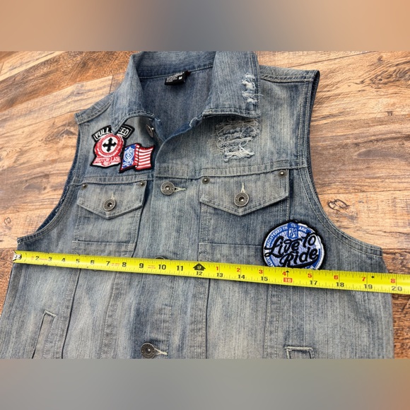 Southpole Distressed Sleeveless Denim Vest, Men's Size Medium, Assorted Patches - Picture 12 of 16